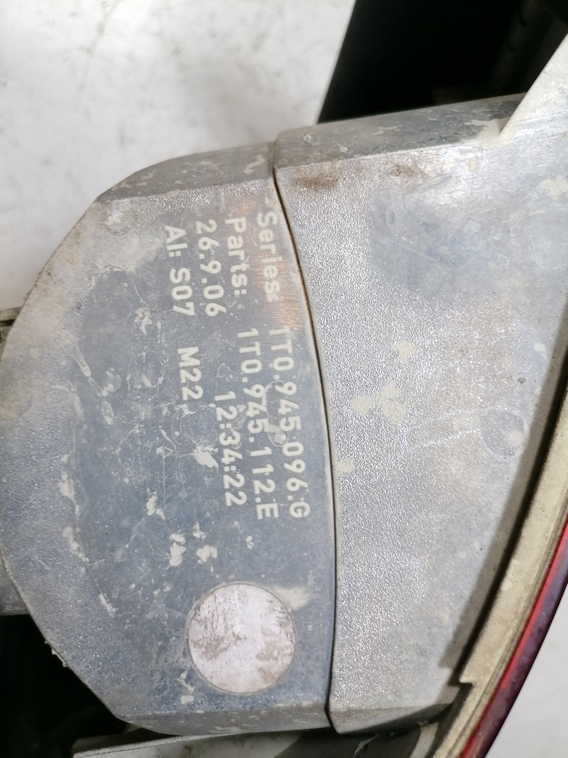 VW Touran 1T original R&uuml;cklicht R&uuml;ckleuchte Schlussleuchte rechts Bj.2006